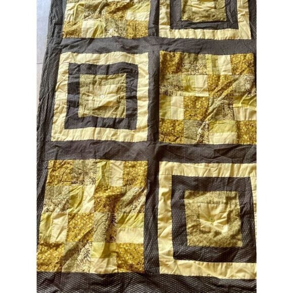 Small homemade quilt - Picture 7 of 9